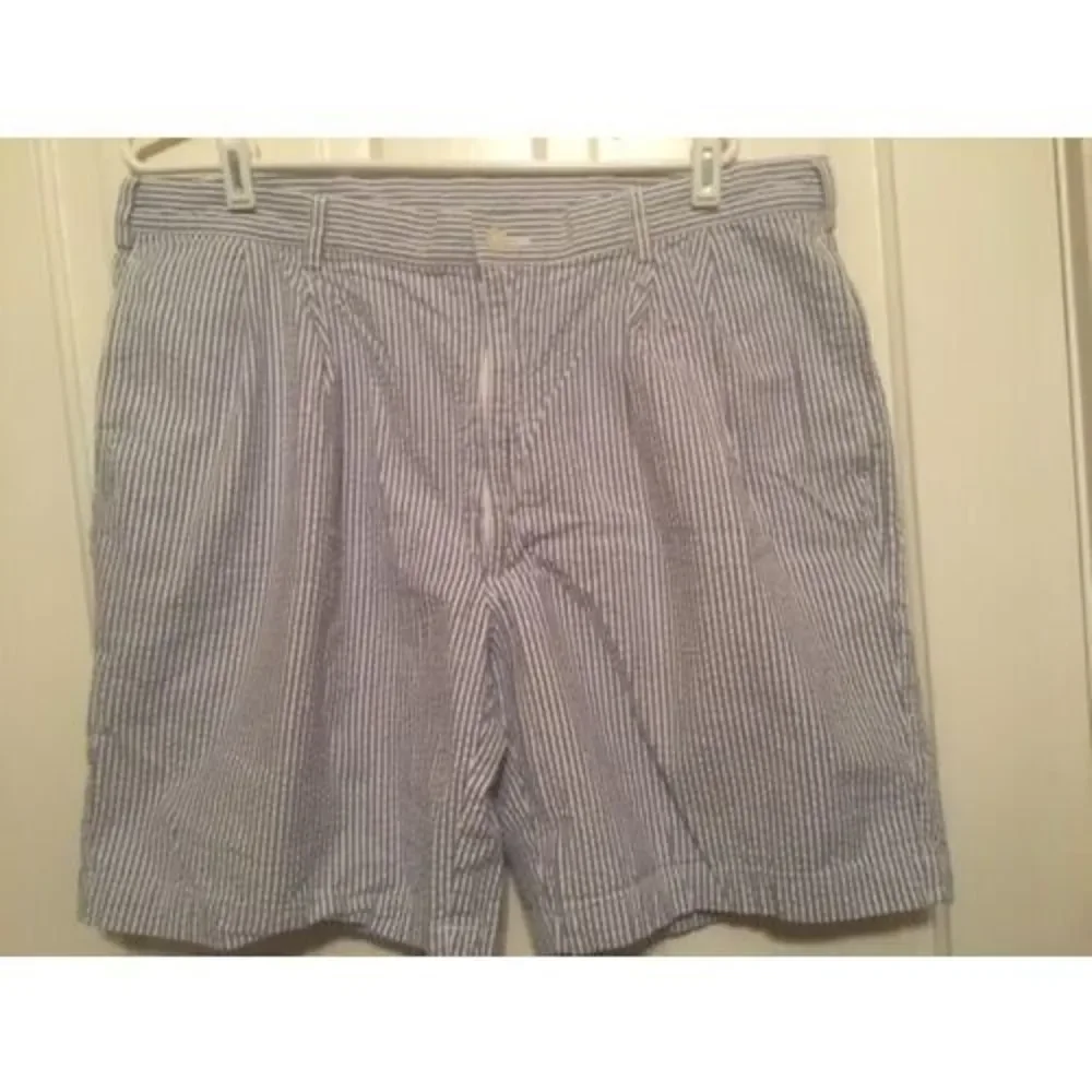 JOS. A BANK STAYS COOL SEERSUCKER SIZE 40 BLUE & WHITE STRIPE SHORTS